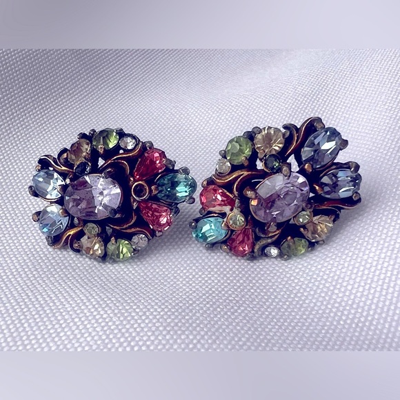 Hollycraft Signed VTG 1950 Multicolored Pastel Rhinestone Screw Back Earrings - Picture 2 of 8
